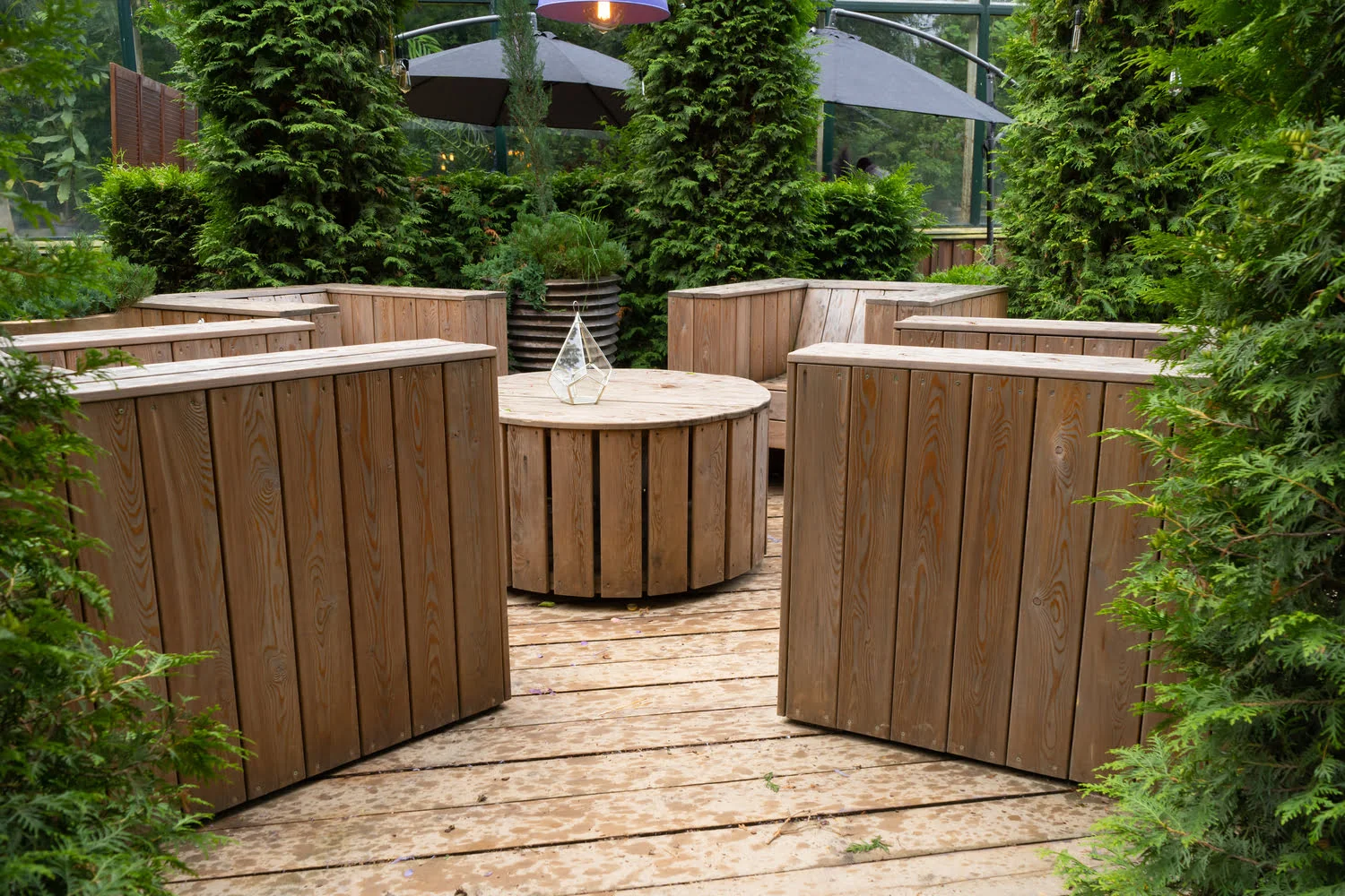 Réalisation d’un coin repas couvert avec pergola en pin traité